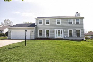 4581 W Valley Dr, Franklin, WI 53132-8472