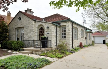 2030 Ludington Ave, Wauwatosa, WI 53226-2716