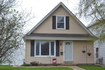 103 N 75th St, Milwaukee, WI 53213-3515