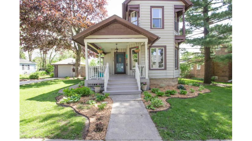 318 W Milwaukee St Jefferson, WI 53549 by Redefined Realty Advisors LLC $184,000