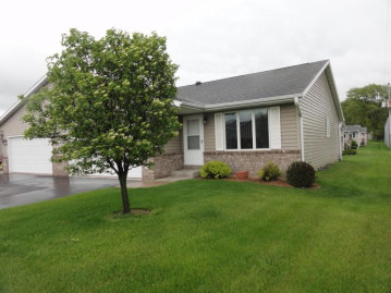 1016 Whispering Winds Pl, Onalaska, WI 54650-2378