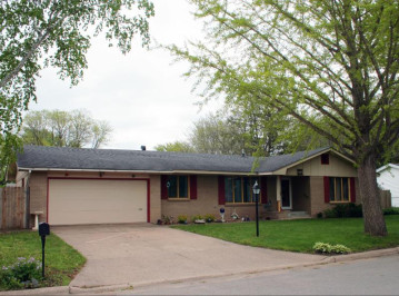 506 Ronald Ave, Winona, MN 55987-2117