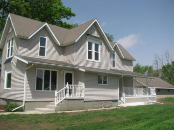 132 Seymour St, Sharon, WI 53585-9642