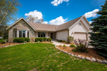 6616 Silver Shores Dr, Belgium, WI 53013-1579