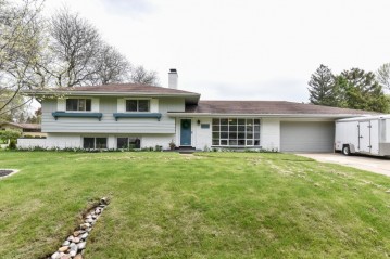 6842 N Reynard Rd, Fox Point, WI 53217-3938