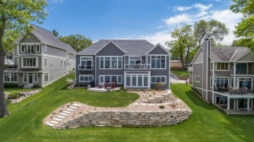 N30W26596 Peterson Dr, Pewaukee, WI 53072