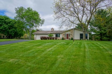 W333N4162 Mertins Dr, Nashotah, WI 53058-9774