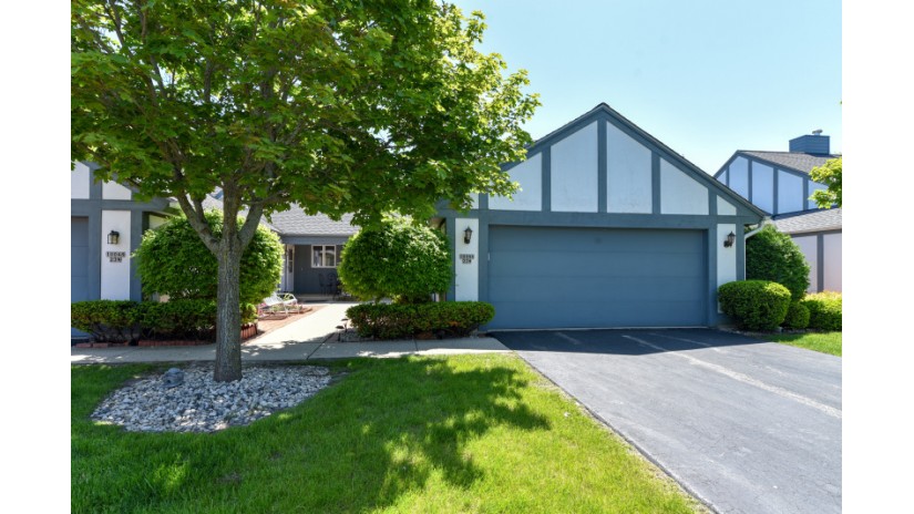 10046 N Franklin Ct Mequon, WI 53092-5457 by Shorewest Realtors $299,900