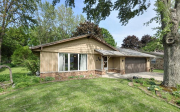 1101 Cardinal Ln, Union Grove, WI 53182-1221