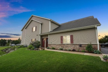 2049 Pine Ridge Ct B, Grafton, WI 53024-3110