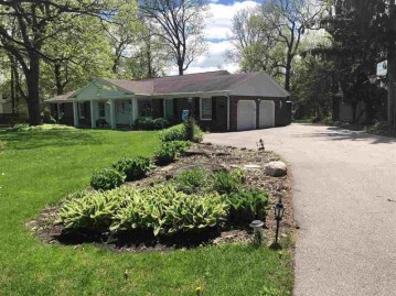 5295 Ivy Lane, Oshkosh, WI 54904-9528