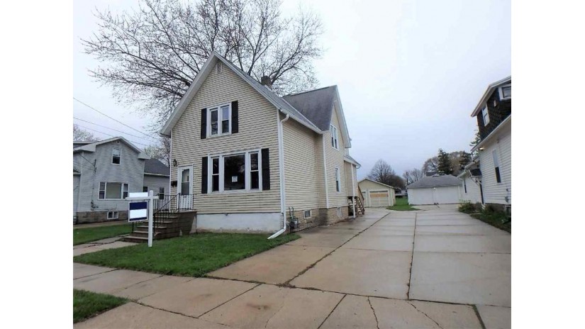 1320 Doty Street Green Bay, WI 54301 by Coldwell Banker Real Estate Group $64,900