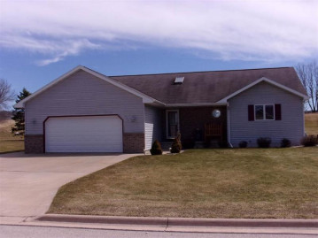 130 East Ridge Road, New London, WI 54961