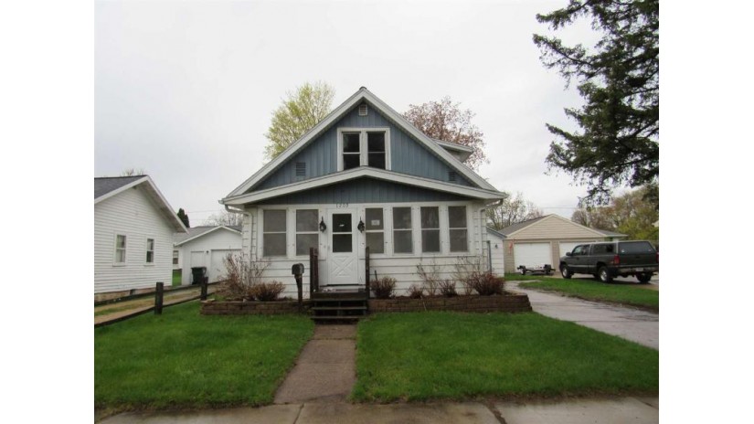 1209 Algoma Street New London, WI 54961-2129 by RE/MAX 24/7 Real Estate, LLC $69,900