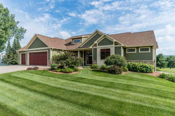 408 Inverness Terrace Ct, Baraboo, WI 53913