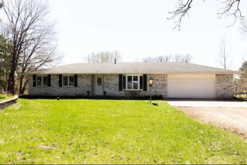 10241 Sandy Ct, Mazomanie, WI 53560