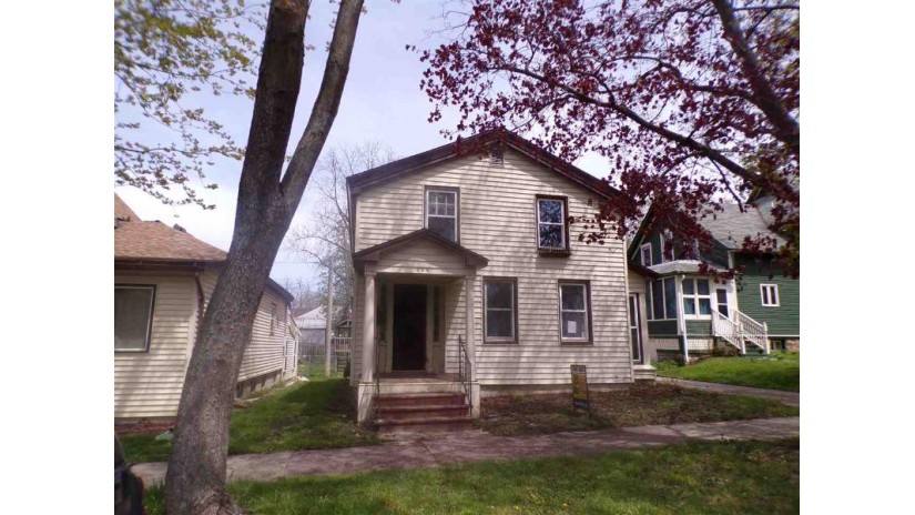 255 4th St Reedsburg, WI 53959 by Pavelec Realty $49,900
