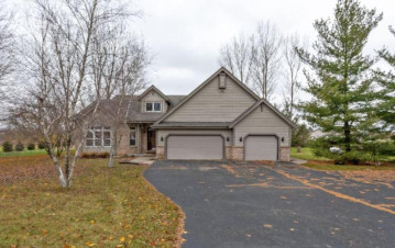 N6089 Bennetts Rd, Oak Grove, WI 53032-9774