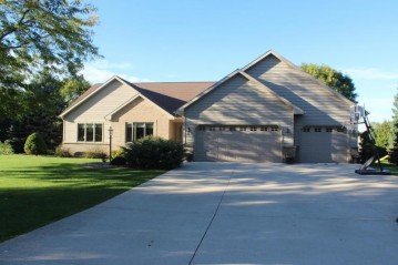 W4015 Fairlane Cir, Taycheedah, WI 53049-1696