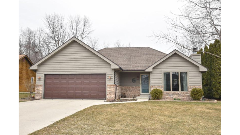 620 W Briarknoll Ct Saukville, WI 53080 by RE/MAX United - Cedarburg $269,900