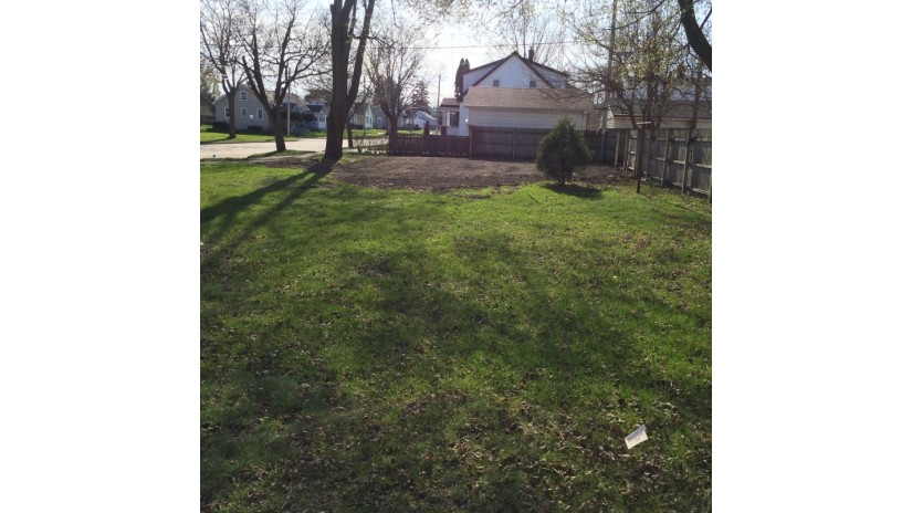 7732 14th Ave Kenosha, WI 53143 by Shorewest Realtors $20,000