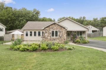 W147 Tulip Dr, Bloomfield, WI 53128-1943