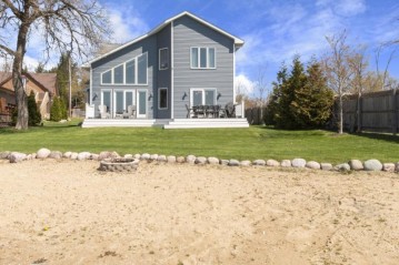 415 Lakeview Ave, Twin Lakes, WI 53181-9411