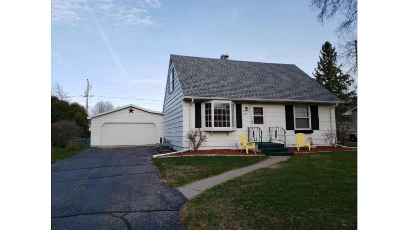 1112 Sunnyfield Ct Marinette, WI 54143 by New Home Real Estate LLC / WI & MI $99,500