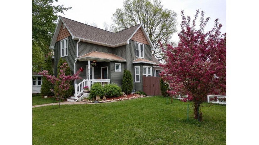 129 Harmony St N West Salem, WI 54669 by Simonson Real Estate & Auction $234,900