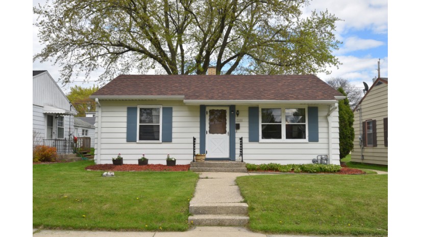 3332 N 84th St Milwaukee, WI 53222 by Shorewest Realtors $117,900