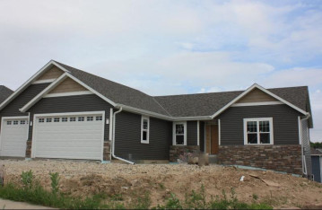 252 Silver Fox Dr S, Kewaskum, WI 53040