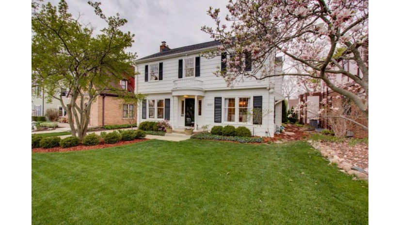 6069 N Kent Ave Whitefish Bay, WI 53217 by Mahler Sotheby's International Realty $775,000