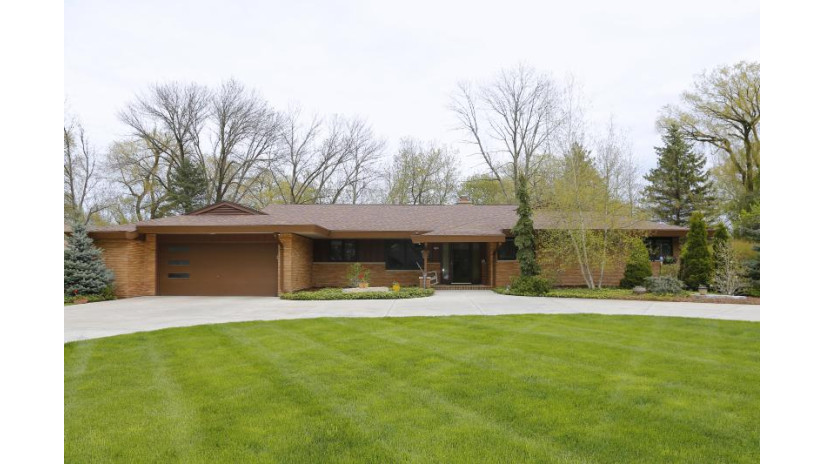 8932 N Tennyson Dr Bayside, WI 53217 by First Weber Inc -NPW $525,000