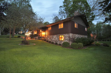 213 Heder Dr, Slinger, WI 53086-9568