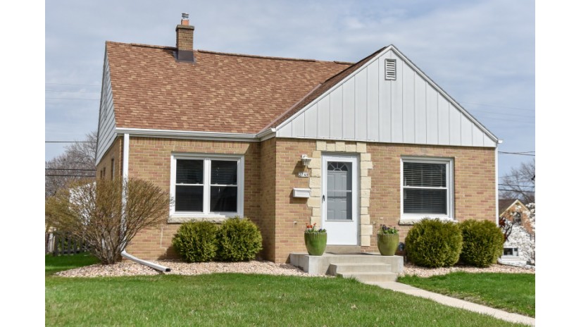 2748 E Crawford Ave Saint Francis, WI 53235 by Shorewest Realtors $209,000