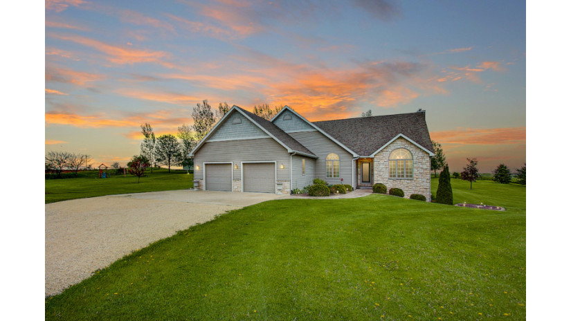 N6692 Weber View Dr Hubbard, WI 53035 by Shorewest Realtors $329,900