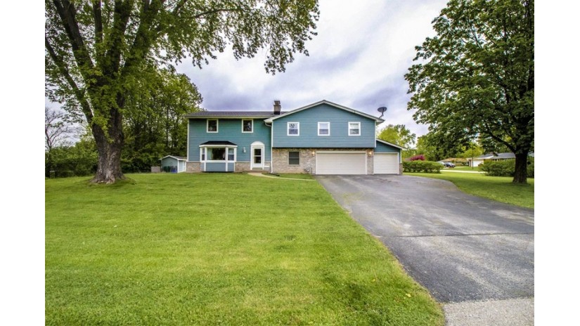 14560 Lilly Heights Dr Brookfield, WI 53005 by Shorewest Realtors $455,000