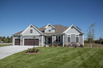 5622 S Foxtail Ct, New Berlin, WI 53151