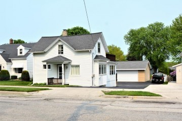 714 1st St, Kiel, WI 53042-1204