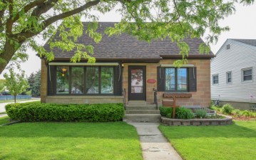 2100 S 110th St, West Allis, WI 53227-1114