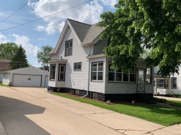 122 Dewey Ave, Watertown, WI 53094-3914