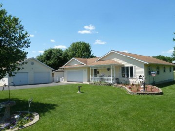 W5959 Apple Ln, Koshkonong, WI 53538