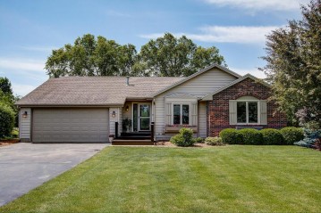 N6029 Balsam Dr, Lafayette, WI 53121