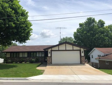 312 Hoff St, Random Lake, WI 53075-1778