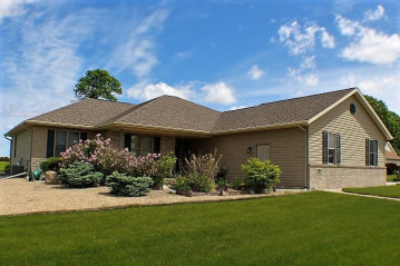 414 Deerfield Dr, Howards Grove, WI 53083-5510