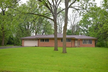 5248 S 100th St, Hales Corners, WI 53130-1450