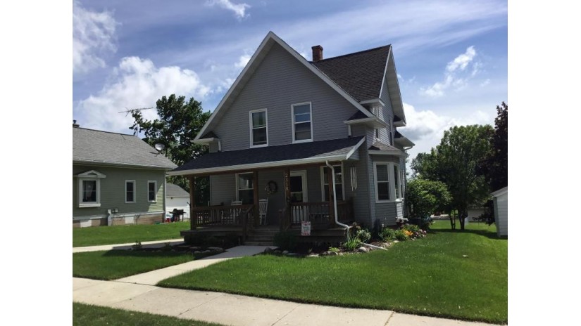 2318 Monroe St New Holstein, WI 53061 by Century 21 Moves $125,000
