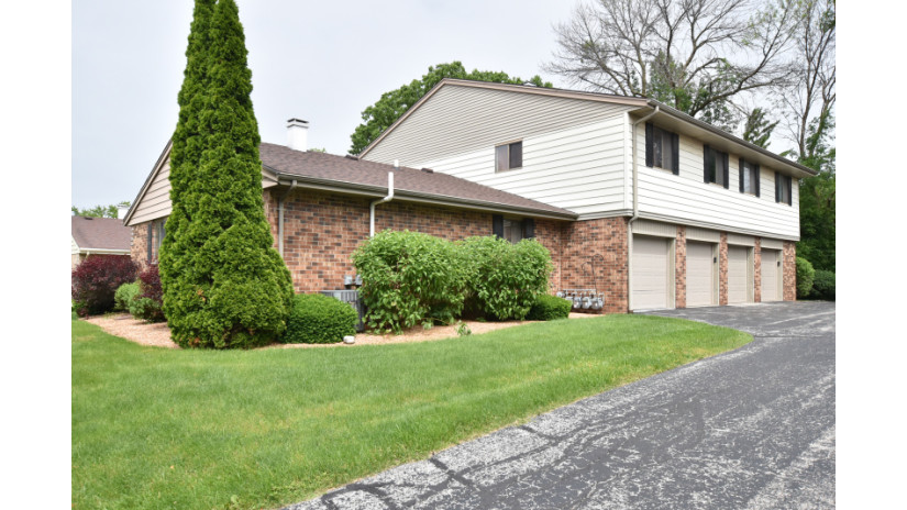 9442 W Maple Ct West Allis, WI 53214 by Shorewest Realtors $125,000