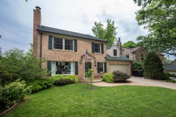 7515 Oakhill Ave, Wauwatosa, WI 53213-1724