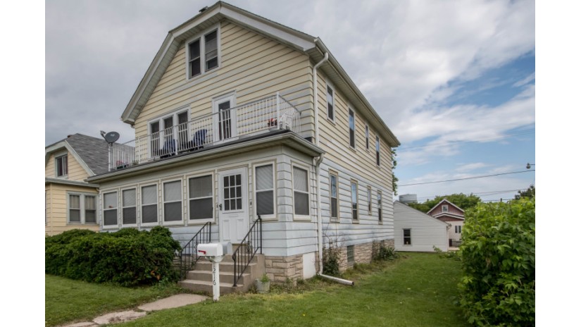 1216 Minnesota Ave South Milwaukee, WI 53172 by Shorewest Realtors $154,900